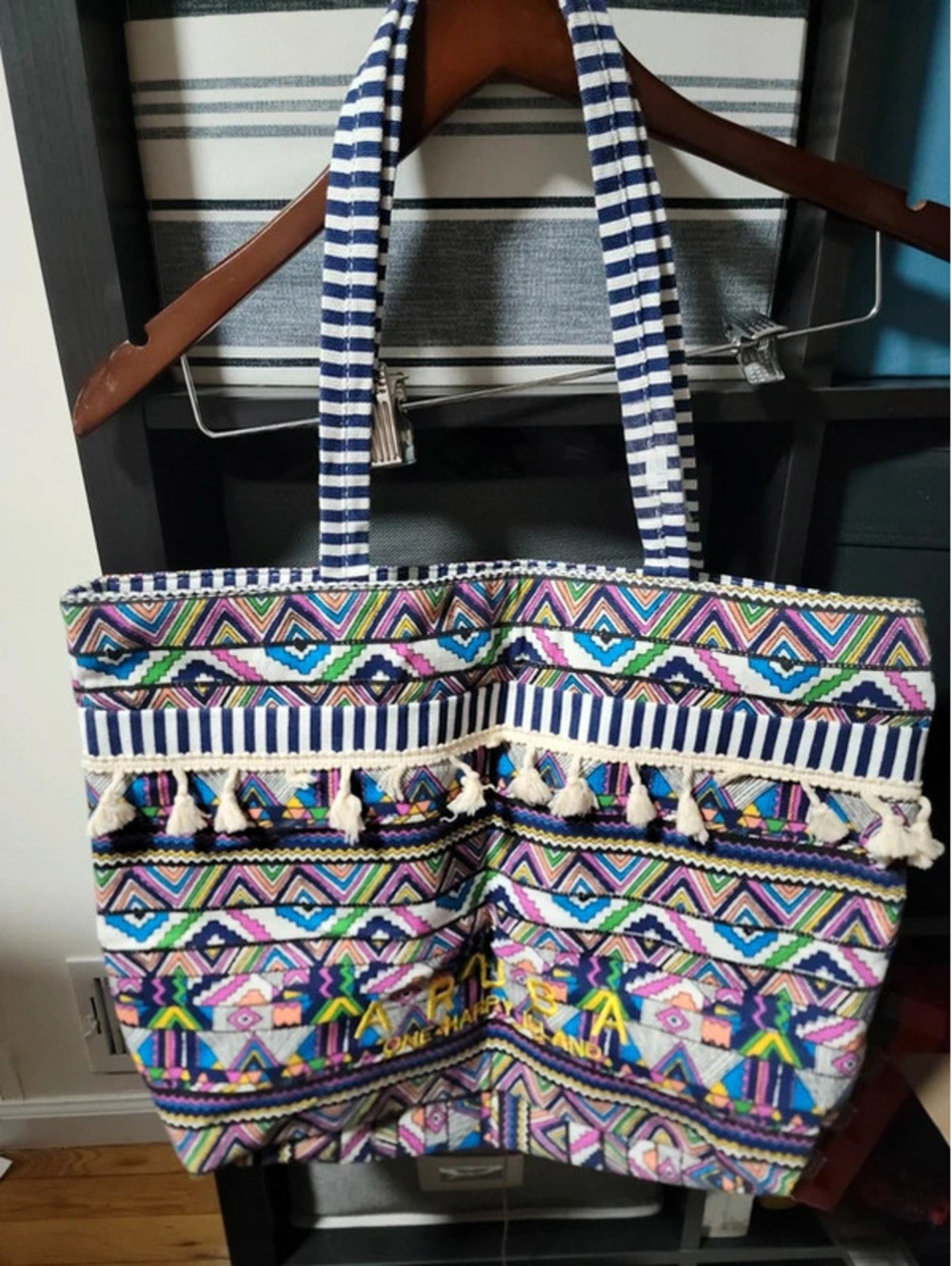 Tote bag with tassels